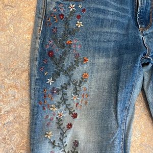 Bootcut 30/32 embroidered flower jeans